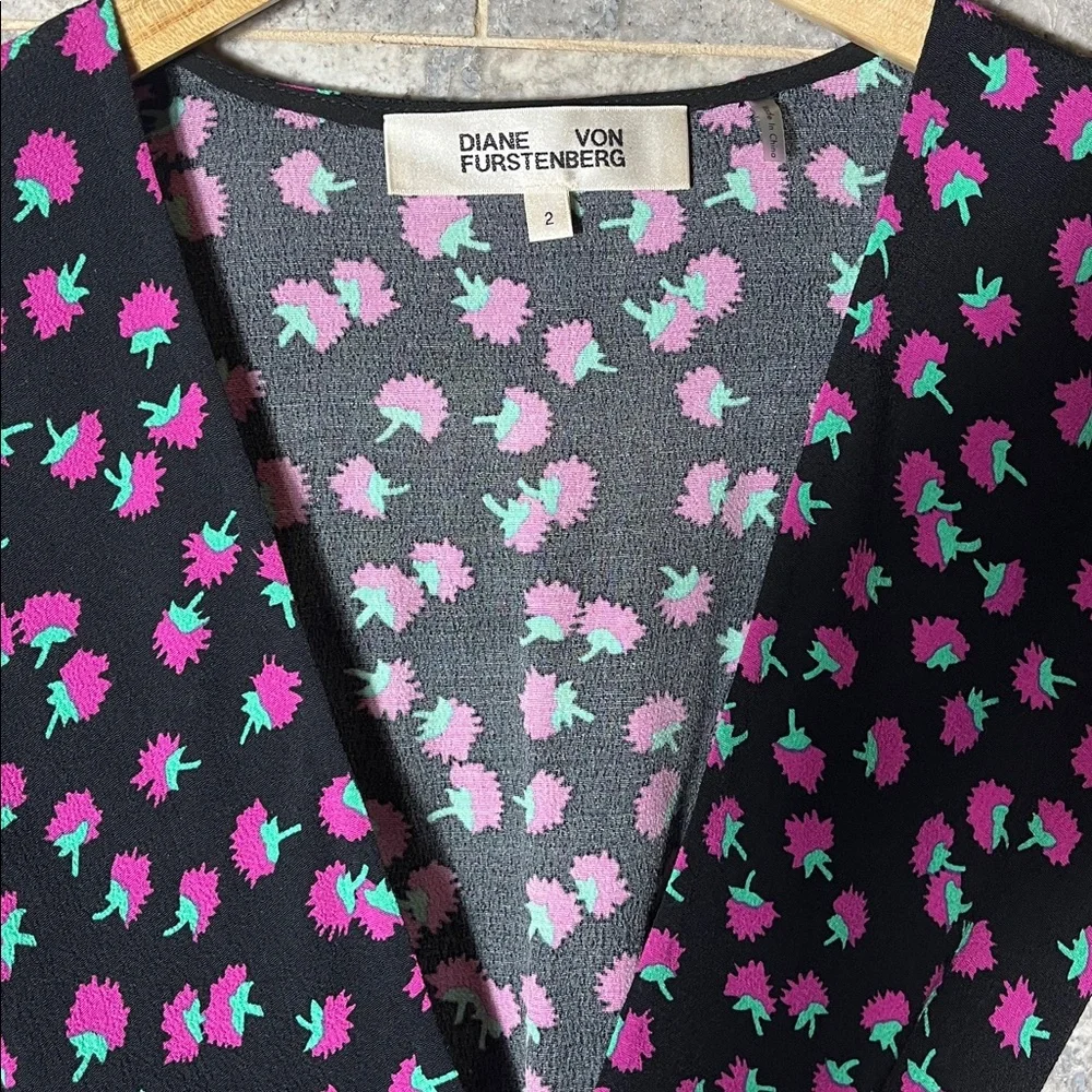 💥HP💥Diane von Furstenberg “Goldie” Wrap Dress – US 2 – Swirling Berries - Picture 5 of 8